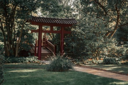 Landschaft im Japanischen Garten im Carl Duisberg Park auf dem Industriegelände Chempark Leverkusen