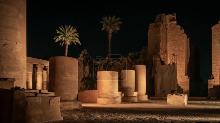 Lichtshow im Karnak Tempel in Ägypten