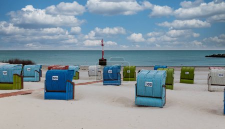 Chaises de plage sur la plage de l'île d'Heligoland. Mer du Nord. Allemagne.