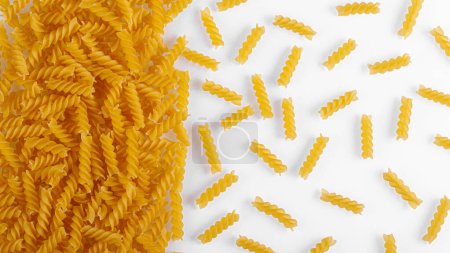Téléchargez les photos : Pasta products in the form of a spiral, texture, on a white background close-up - en image libre de droit