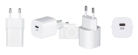 Foto de Cargador de CA con conector USB y Tipo-C sobre fondo aislado y blanco, primer plano - Imagen libre de derechos