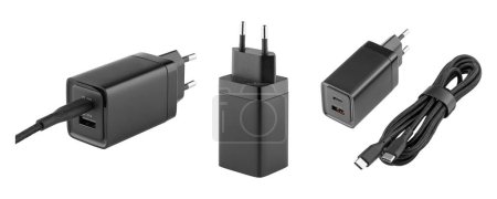 Téléchargez les photos : Chargeur AC avec connecteur USB et Type-C sur fond isolé et blanc, gros plan - en image libre de droit