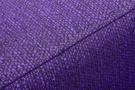 Texturierter violetter Möbelstoff mit Naht
