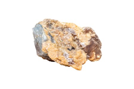 Korund im Gestein Mineralstein ein weißer Hintergrund in Nahaufnahme