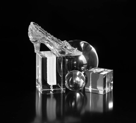 Foto de Glass slipper isolated on black background - Imagen libre de derechos