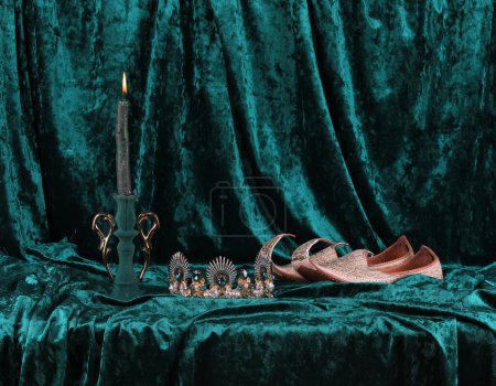 Foto de Zapatillas Aladdin y lámpara mágica - Imagen libre de derechos