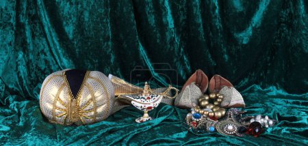Foto de Zapatillas Aladdin y lámpara mágica - Imagen libre de derechos