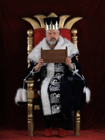 Téléchargez les photos : Le roi a émis un décret - en image libre de droit