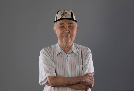 Téléchargez les photos : Portrait d'un vieil homme kazakh - en image libre de droit