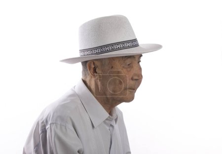 Téléchargez les photos : Grand-père, pensionné, portrait d'un vieil homme sur fond blanc - en image libre de droit