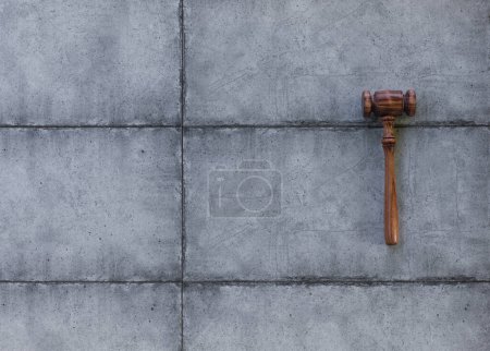 Téléchargez les photos : Marteau de cour sur béton - en image libre de droit