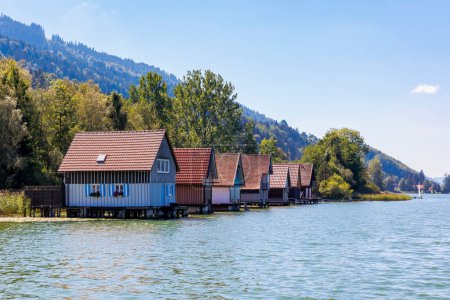 Téléchargez les photos : Colorful wooden boathouses with jetty at the Alpsee near Immenstadt - en image libre de droit