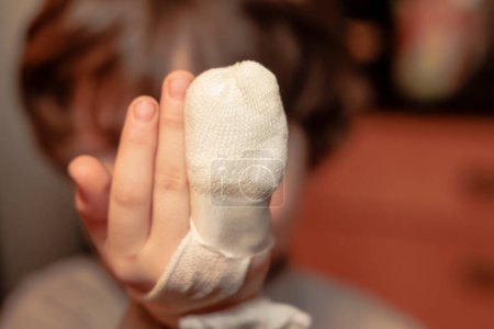 Foto de Child hand with finger bandage after injury - Imagen libre de derechos