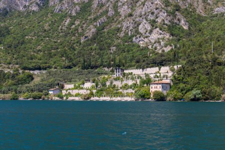 Téléchargez les photos : An old lemon farm on the shore of Lake Garda in Italy just below the Gardesana Occidentale road - en image libre de droit