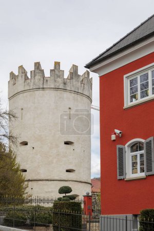 Foto de La torre fortificada en el Hirschgraben en el casco antiguo de Ravensburg es una parte de la fortificación muralla de la ciudad Baden Wurttemberg - Imagen libre de derechos