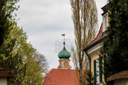 Téléchargez les photos : Clocher de la vieille école de Siebenbrunn près d'Augsbourg - en image libre de droit