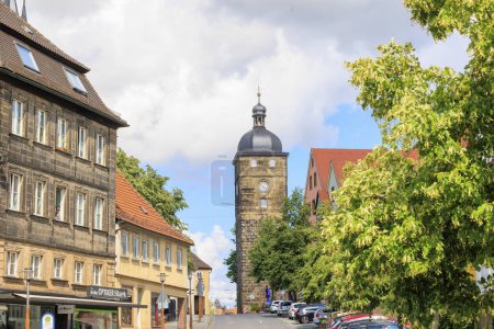 Foto de Casco antiguo histórico de la ciudad de distrito Lichtenfels en un día con cielo azul y nubes de cúmulo, Alemania, Lichtenfels, 29.July.2023 - Imagen libre de derechos