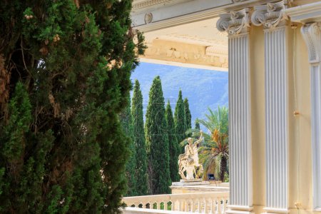 Foto de Antigua villa de la emperatriz Sissi Achilleion en la isla de Corfú, Grecia, Corfú, 24.10.2023 - Imagen libre de derechos