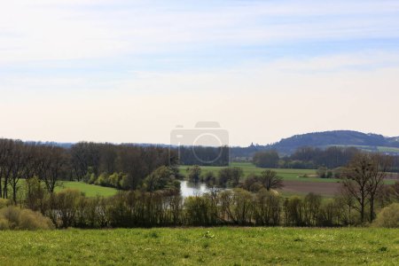 Foto de Confluencia del Lech en el Danubio cerca de Marxheim en Baviera en un soleado día de primavera - Imagen libre de derechos