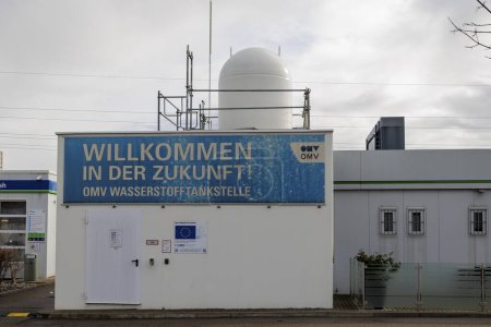 Foto de Dispensador de hidrógeno en la estación de servicio OMV en Alemania en el Autohof en Derching cerca de Augsburgo, 14 de febrero de 2024 - Imagen libre de derechos