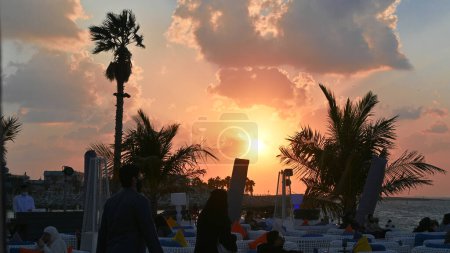 Foto de Hermosa noche en La Mer Beach, Dubai - Imagen libre de derechos