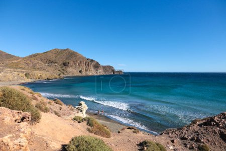 Foto de La playa de Penon Blanco en el pueblo Isleta del Moro en Cabo de Gata, Almería, España - Imagen libre de derechos