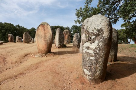 Incroyable monument mégalithique à Evora appelé The Almendres Cromlech