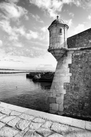 Foto de Forte da Ponta da Bandeira fortaleza en Lagos, Algarve, Portugal - Imagen libre de derechos