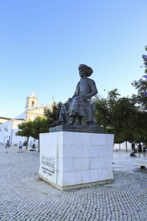 Foto de Lagos, Portugal- 20 de octubre de 2022: Estatua del Infante Dom Henrique en la ciudad de Lagos - Imagen libre de derechos