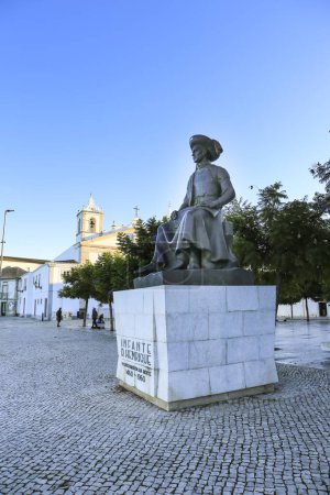 Foto de Lagos, Portugal- 20 de octubre de 2022: Estatua del Infante Dom Henrique en la ciudad de Lagos - Imagen libre de derechos