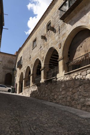 Foto de Trujillo, Extremadura, España- 21 de octubre de 2023: Detalles arquitectónicos del Palacio del Marqués de La Conquista en Trujillo - Imagen libre de derechos