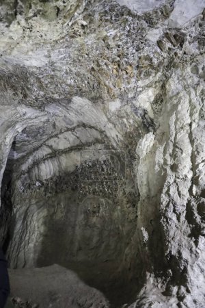 Foto de La mina romana Lapis Specularis en las cuevas de Sanabrio en la región de Cuenca, España - Imagen libre de derechos