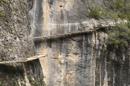 Téléchargez les photos : La route de fer du détroit de Priego et de l'Escabas dans la région de Cuenca, Espagne - en image libre de droit