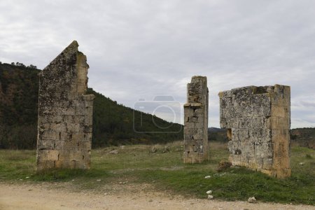 Téléchargez les photos : Vestiges de l'ermitage San Roque dans la ville de Priego, Cuenca, Espagne - en image libre de droit