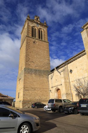 Téléchargez les photos : Priego, Cuenca, Espagne- 10 décembre 2023 : Détails architecturaux de la belle église de San Nicolas de Bari dans le village de Priego, Cuenca - en image libre de droit