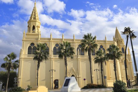 Foto de Chipiona, Cádiz, España - 3 de octubre de 2023: El Santuario de la Virgen de Regla en Chipiona - Imagen libre de derechos
