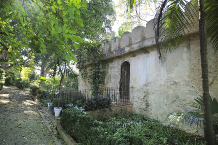 Foto de Sanlúcar de Barrameda, Cádiz, España - 2 de octubre de 2023: Palacio y jardines Orleans-Borbón en la ciudad de Sanlúcar de Barrameda - Imagen libre de derechos