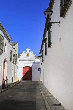 Téléchargez les photos : Sanlucar de Barrameda, Cadix, Espagne- 2 octobre 2023 : Entrée de la cave à vin Barbadillo à Sanlucar de Barrameda - en image libre de droit