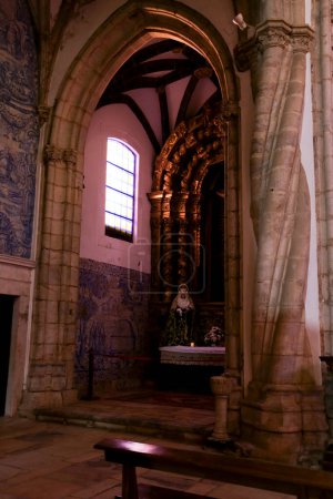 Téléchargez les photos : Olivenza, Badajoz, Espagne- 23 octobre 2024 : Intérieur de l'église Sainte-Marie-Madeleine à Olivenza, Badajoz, Espagne - en image libre de droit