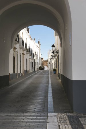 Kopfsteinpflasterstraßen und weiß getünchte Häuser in der Altstadt von Olivenza, Spanien