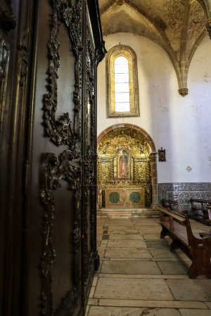 Foto de Elvas, Portugal- 23 de octubre de 2023: Detalles arquitectónicos del interior de la iglesia Nuestra Señora de la Asunción en Elvas - Imagen libre de derechos
