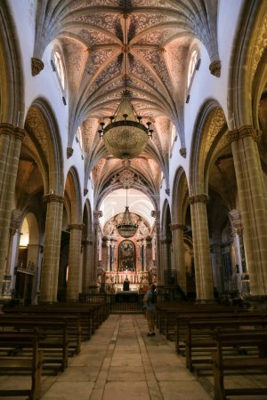 Foto de Elvas, Portugal- 23 de octubre de 2023: Detalles arquitectónicos del interior de la iglesia Nuestra Señora de la Asunción en Elvas - Imagen libre de derechos