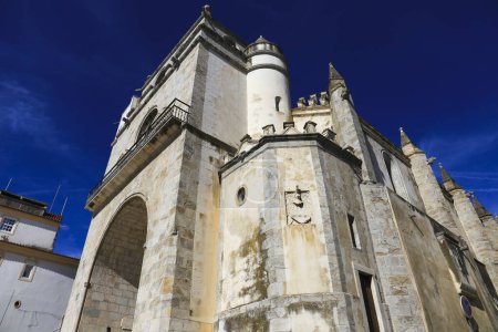 Iglesia de Nuestra Señora de la Asunción en la Plaza de la República en Elvas, Portugal