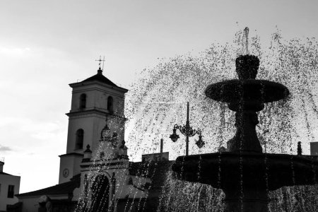 Fuente barroca de mármol en la plaza principal de Mérida, llamada Plaza de España