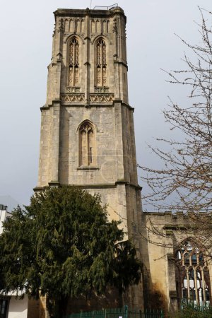 Iglesia del Templo o de la Santa Cruz en Bristol en un día nublado