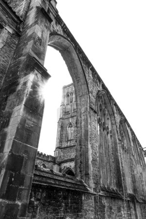 Tempel- oder Heilig-Kreuz-Kirche in Bristol an einem bewölkten Tag