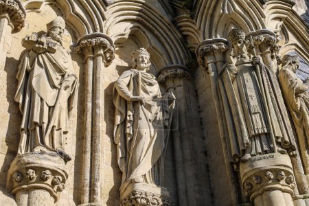 Foto de Bristol, Inglaterra- 29 de marzo de 2024: Detalles arquitectónicos de la Catedral de Salisbury, Inglaterra - Imagen libre de derechos