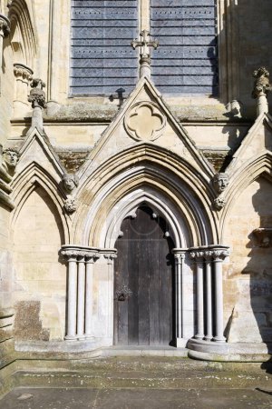 Foto de Bristol, Inglaterra- 29 de marzo de 2024: Detalles arquitectónicos de la Catedral de Salisbury, Inglaterra - Imagen libre de derechos