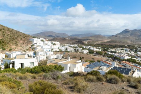Pequeña ciudad con playa en Almería España, un lugar relajante para pasar sus vacaciones