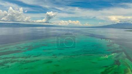 Foto de Aerial view of sandbar in the blue sea. Seascape with Manjuyod sandbar. Negros, Philippines. - Imagen libre de derechos